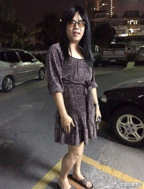 泰国连续发生摩托车抢劫案,一名警察为尽快破案男扮女装,最终抓获两名