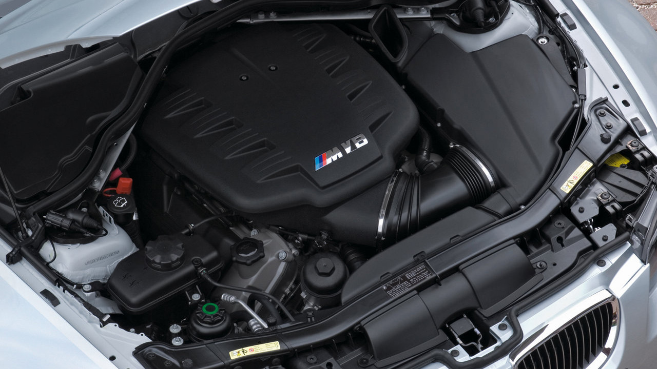 0升自吸v8发动机的普通版m3(如今来看也是唯一一款),同时还是率先使用