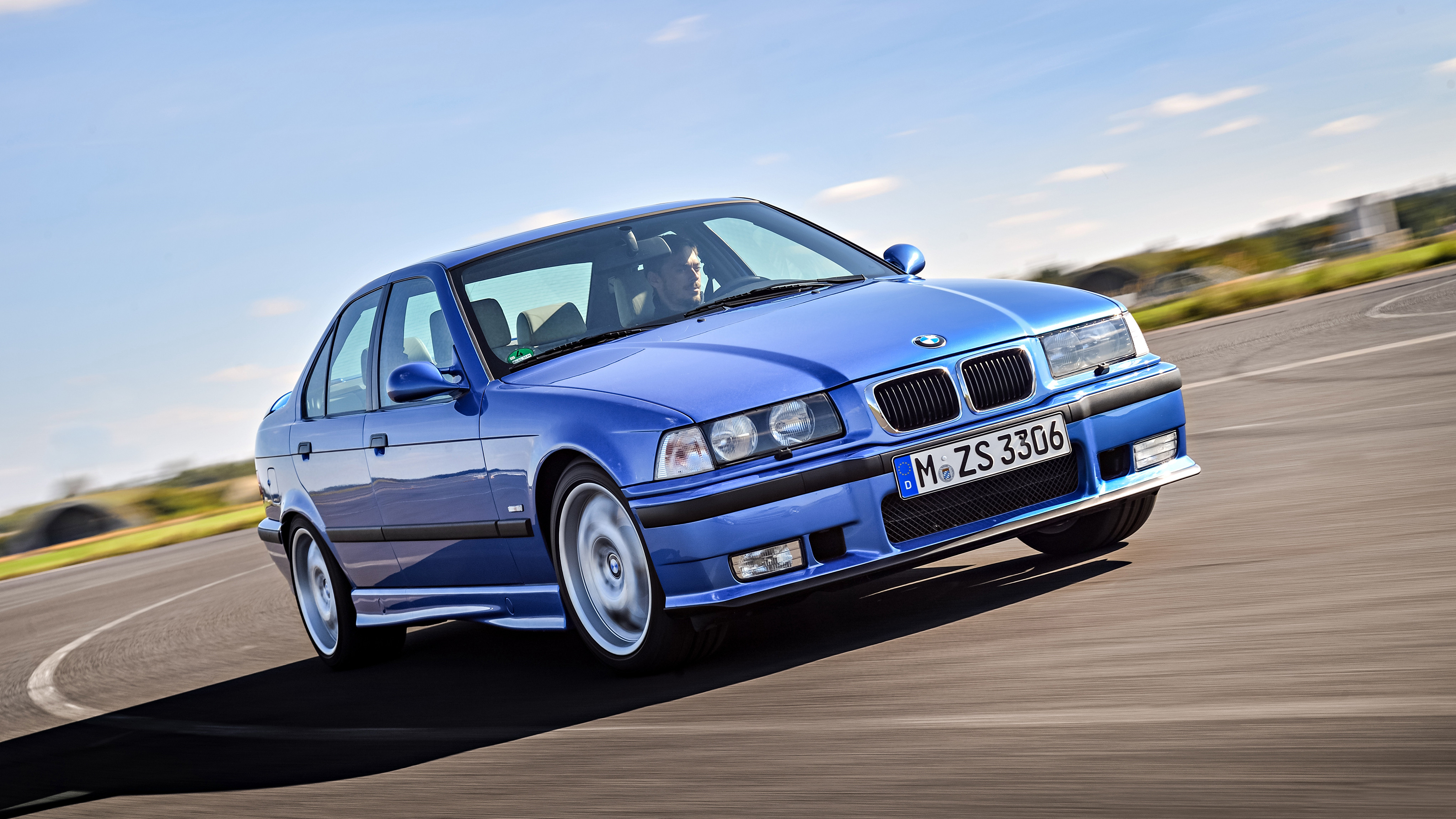 五代宝马m3同场厮杀!看谁能夺得终极驾驶机器头衔?