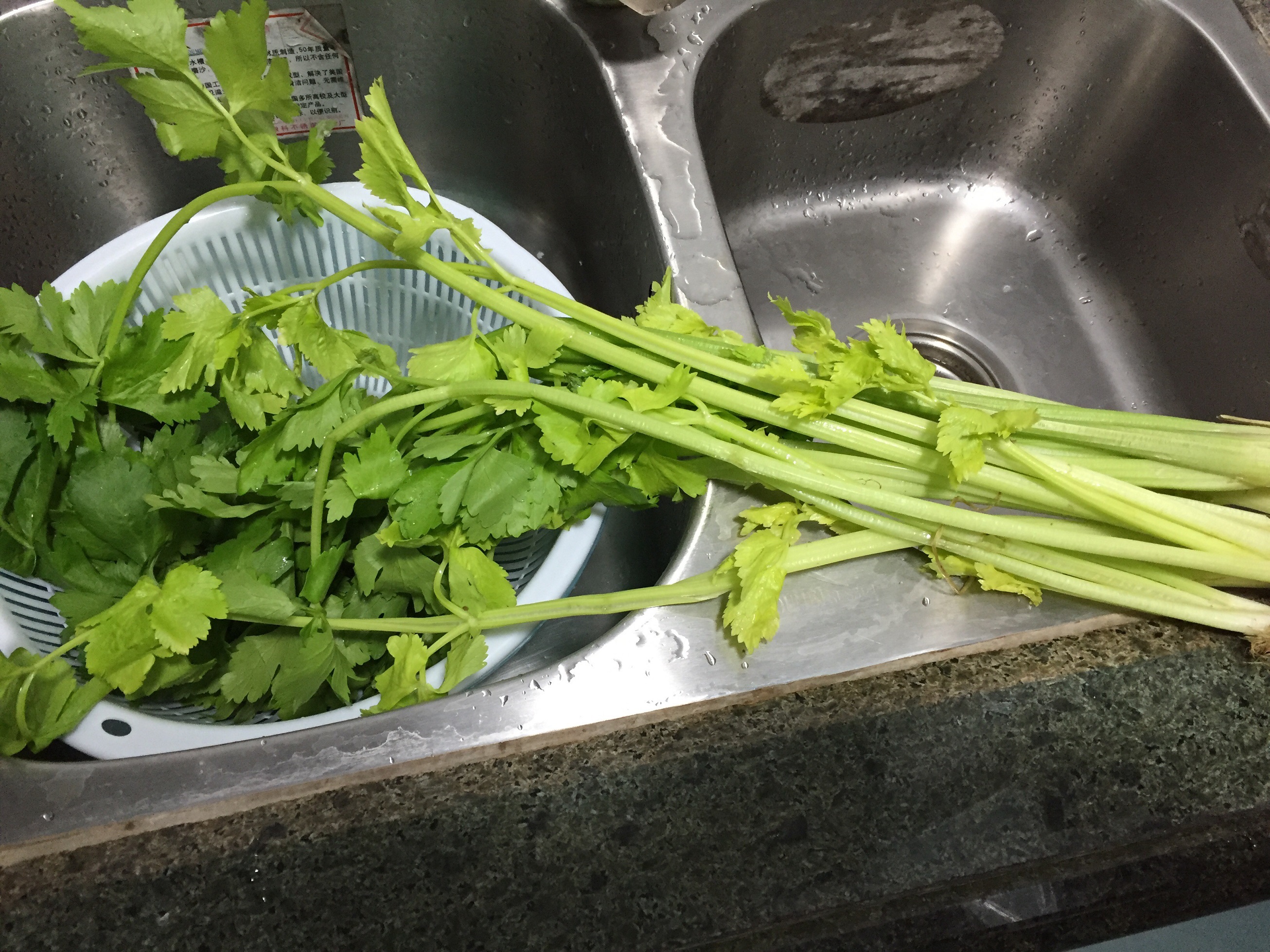 【宽油料理祭】芹菜炒肉,香辣肉丝(内含大量香菜)