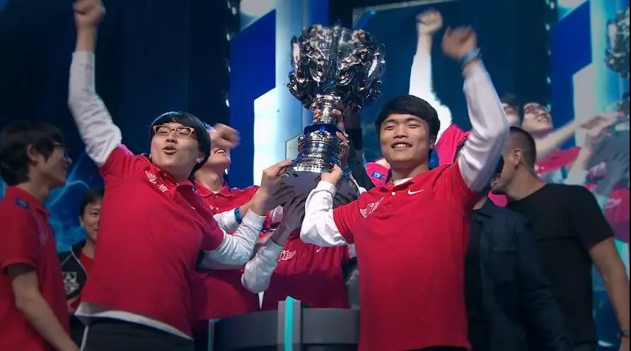 英雄联盟s赛冠军回顾虽然skt没有来s8但到处都是他们的身影