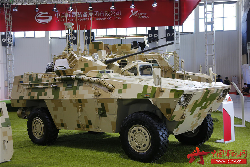 轮式装甲车 李建峰摄