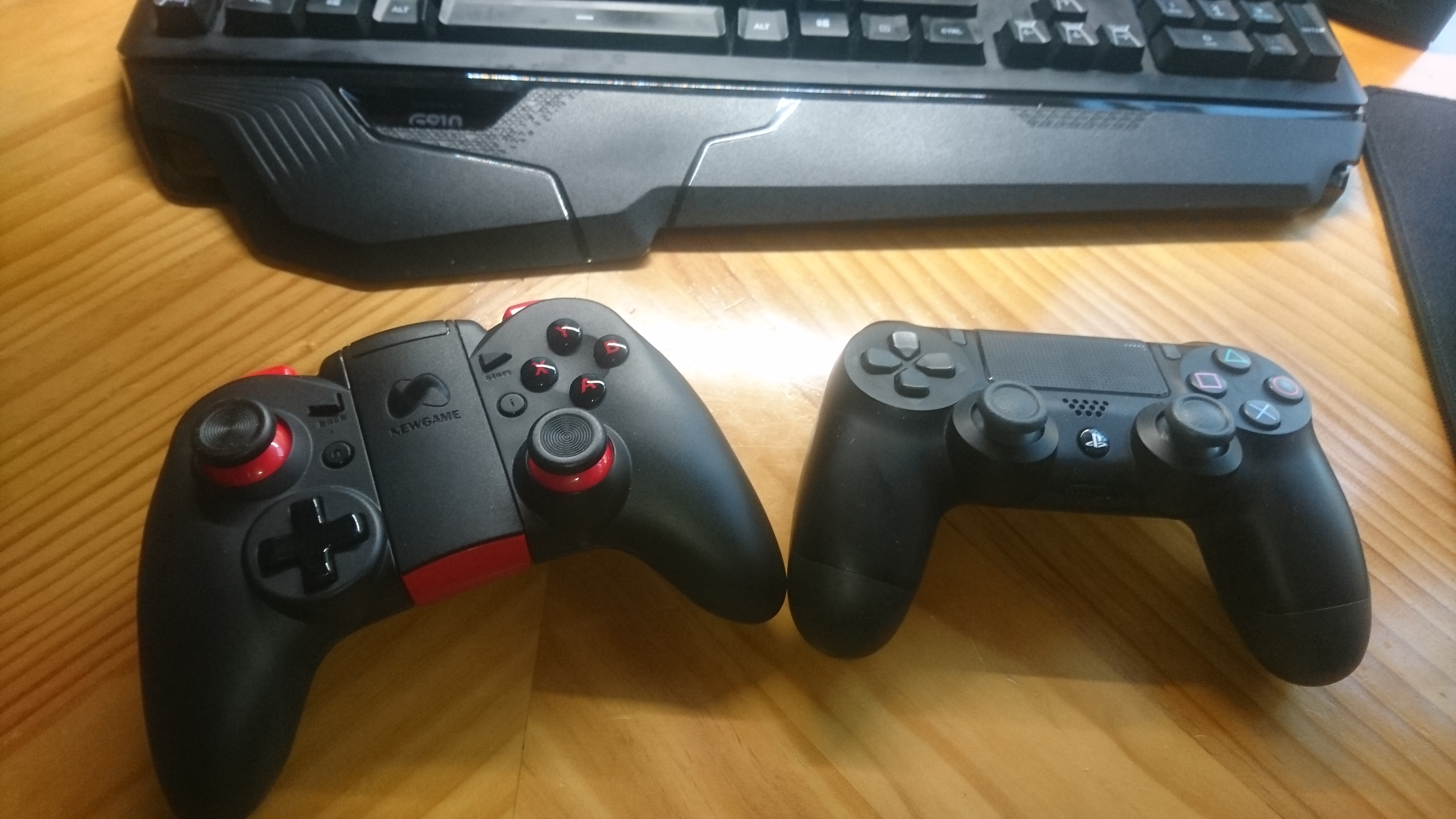 和ps4手柄ds4大小比较