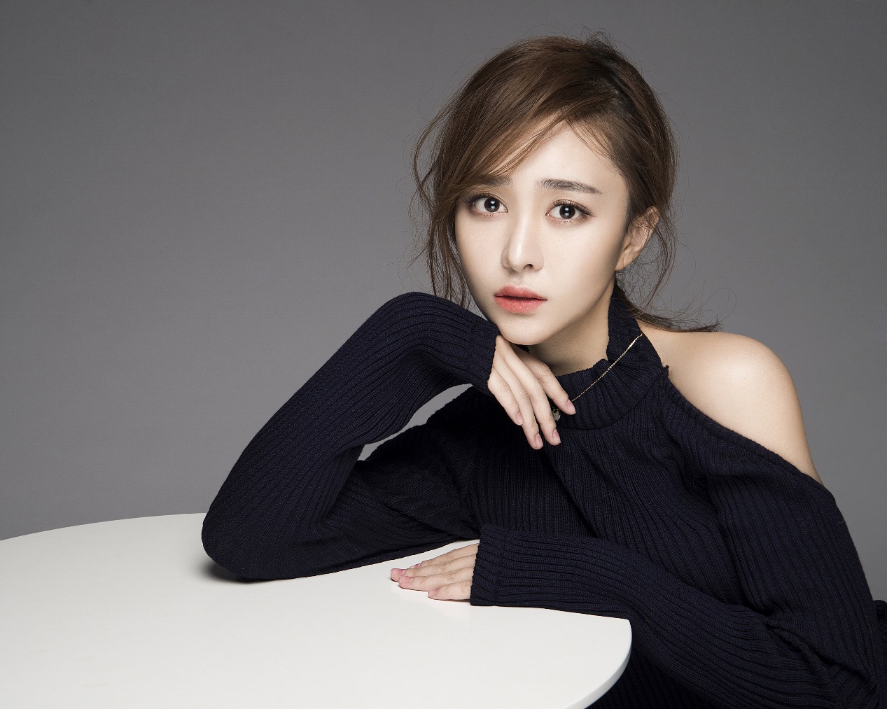 郝凡的扮演者祝向阳出生于1993年,是新生代暖男小鲜肉的代表.