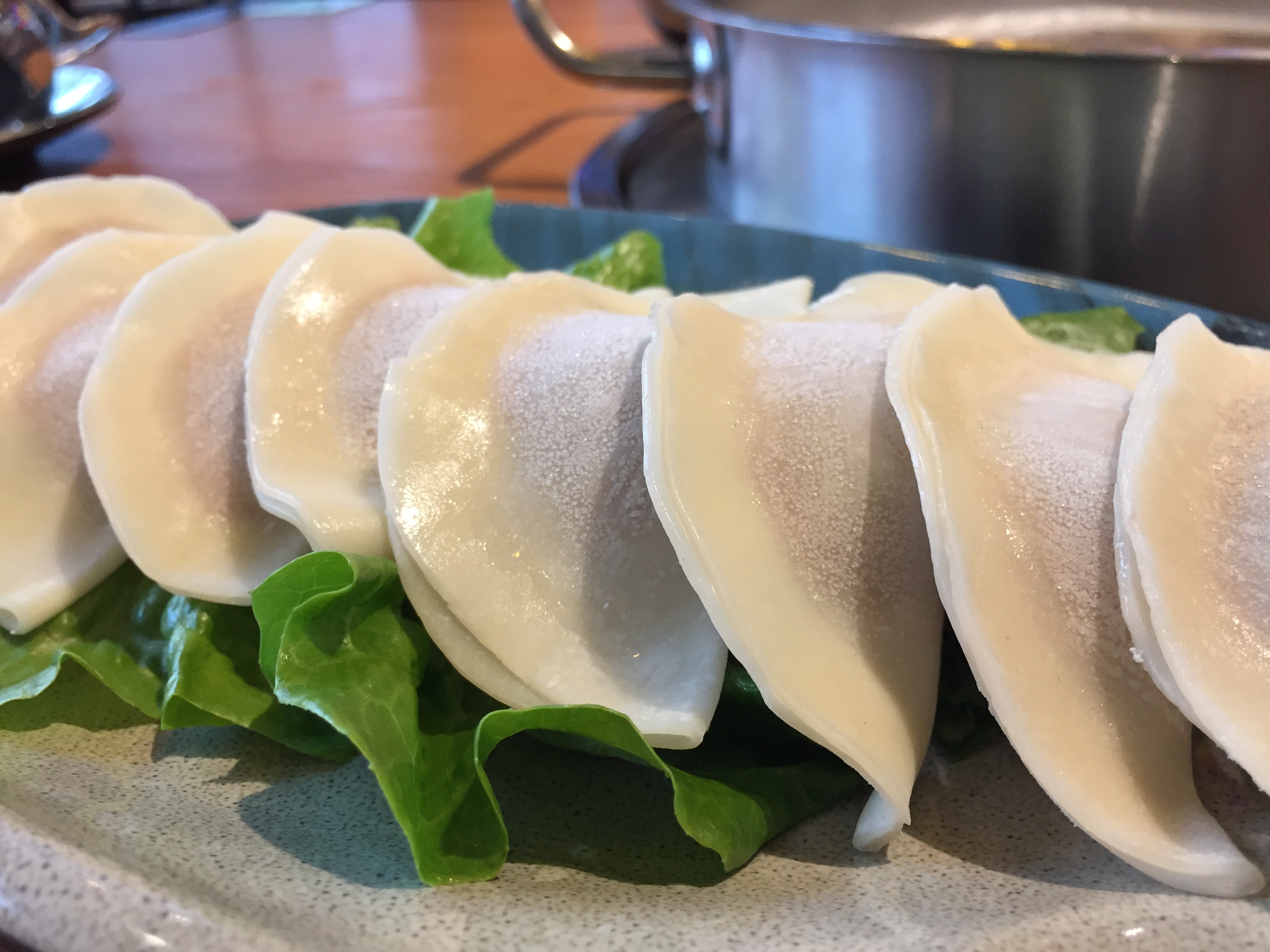 冷冻的牛肉饺子,皮太多了,煮熟之后的皮有点粘牙,但是馅料里面肉汁