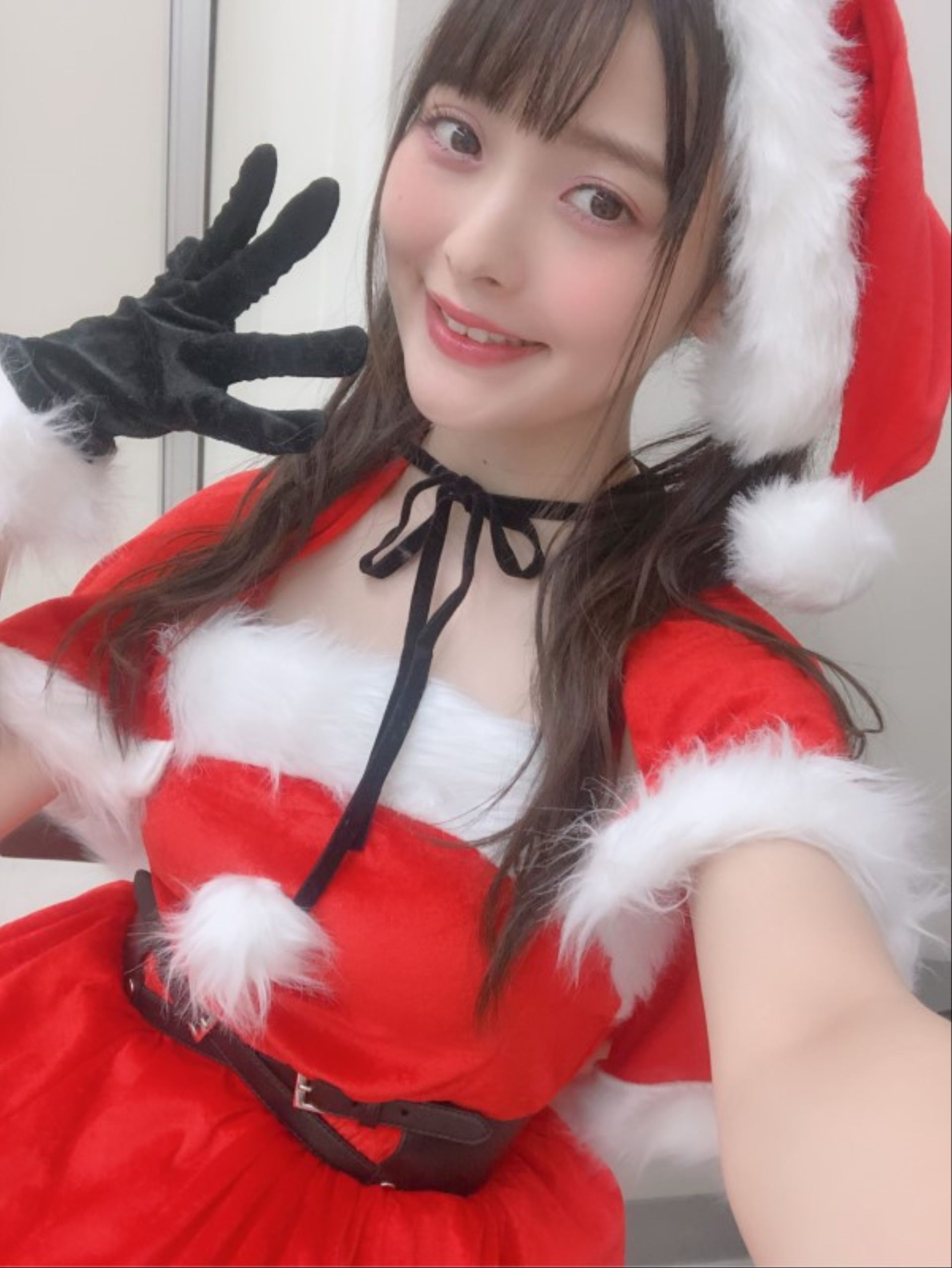 声优上坂堇圣诞美照公开 红裙黑丝的圣诞老人请来一打