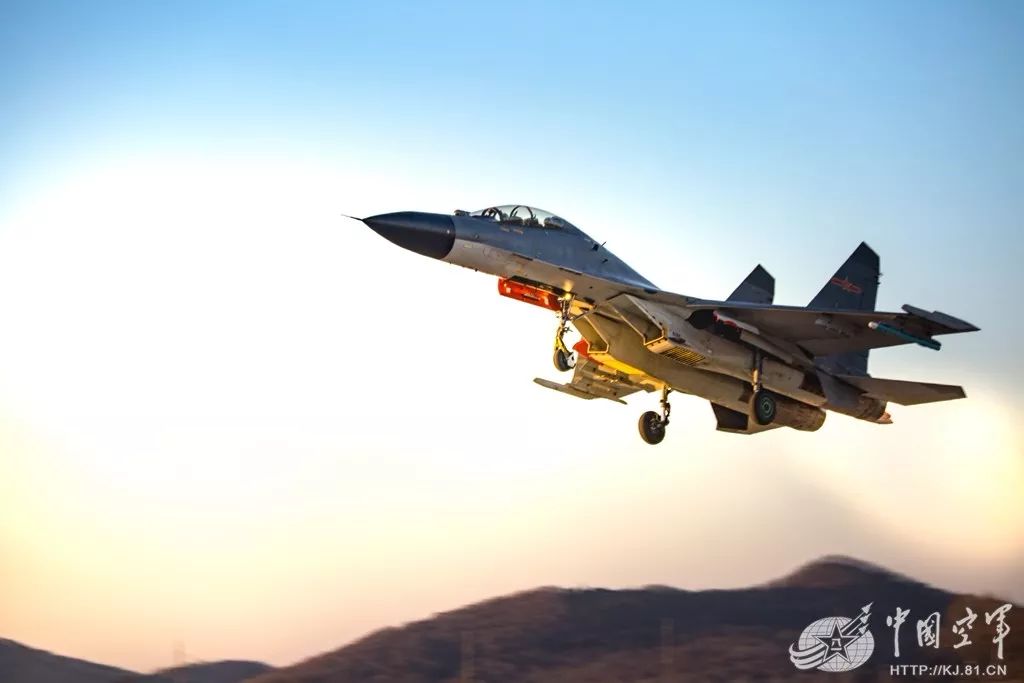 三年两夺空军歼击机部队殊荣,这支空中劲旅向战而行