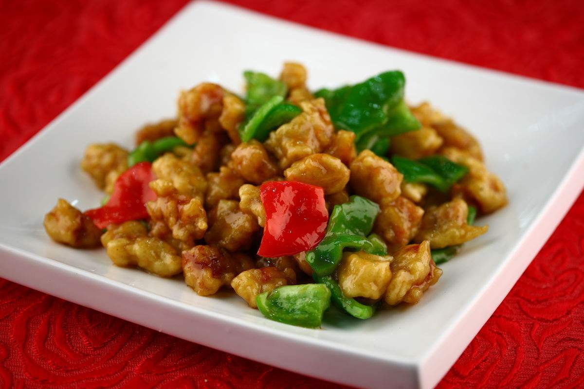 溜肉段是东北经典的一道家常菜.