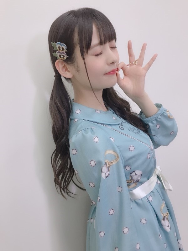 美女声优上坂堇近照更新 新的一年她从吸猫开始