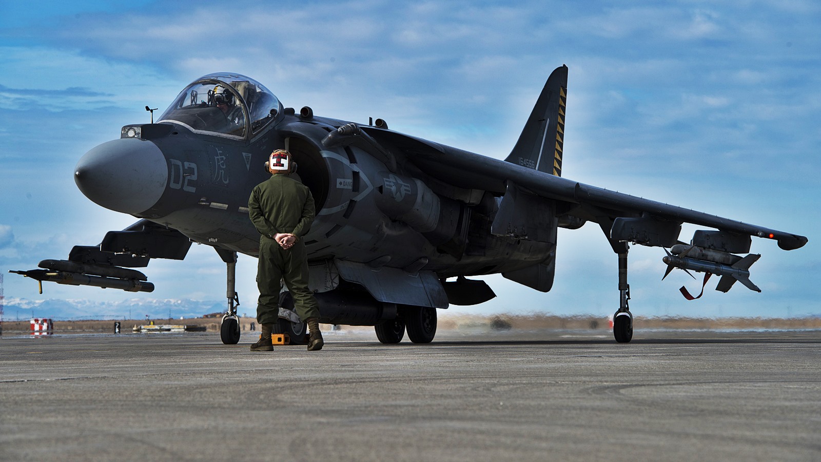 美海军陆战队av8b舰载机机身写巨大"虎"字