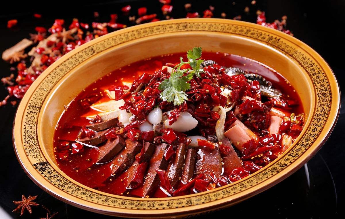 毛血旺:重庆除了火锅最热辣就属这个啦,酸辣粉以它的酸辣味而得名,是