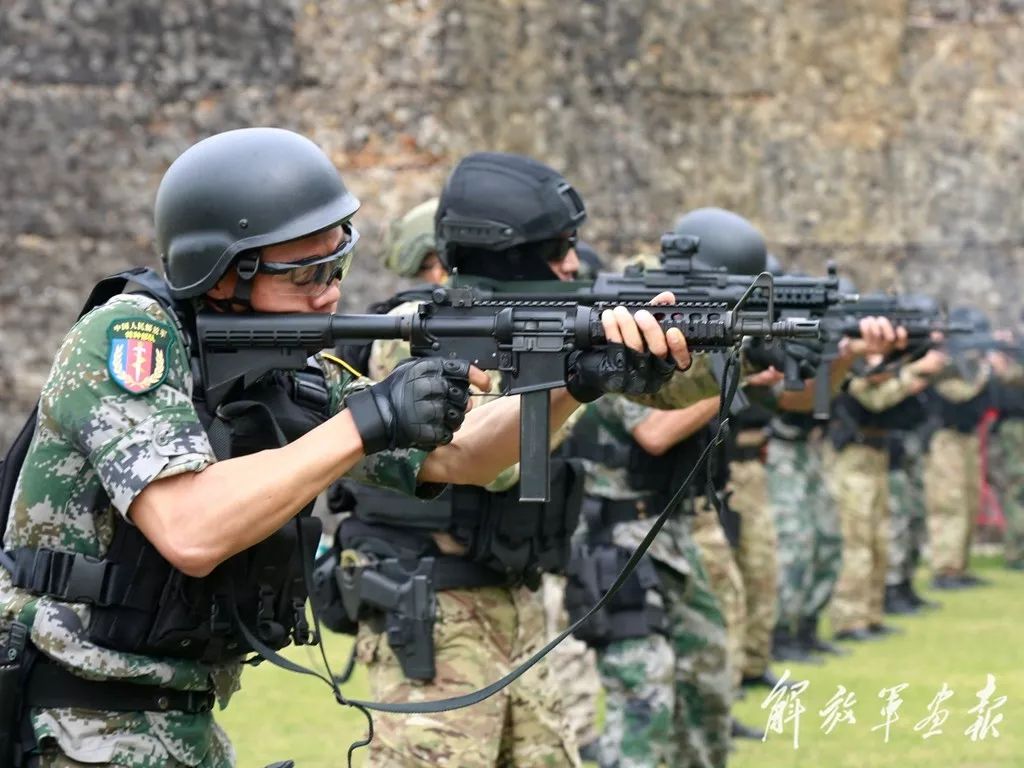 中方领队,南部战区陆军某特战旅旅长郭依衡告诉记者,通过联训,中泰两