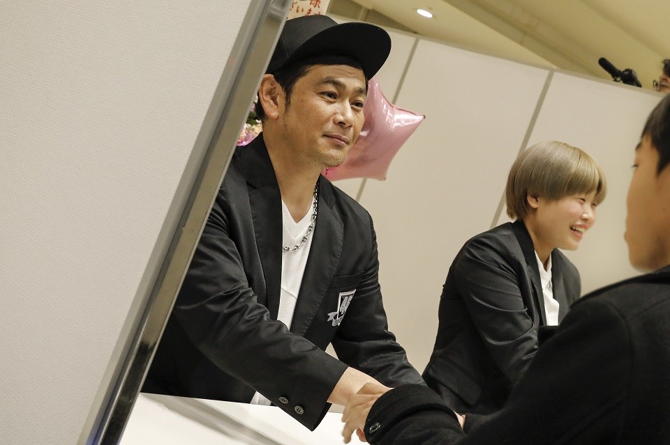 真香偶像与搞笑艺人的冲突美学吉本坂46首次单曲发售纪念活动热力十足