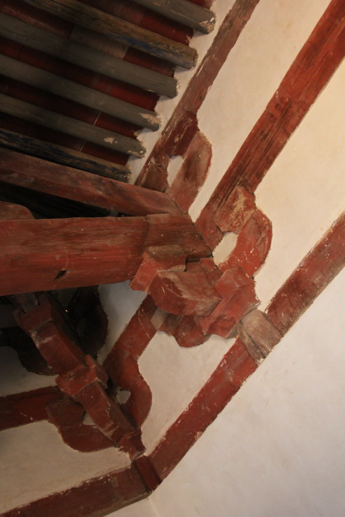 次间随梁串题字:大清乾隆十年岁次三月初六日重修广仁王庙大吉.