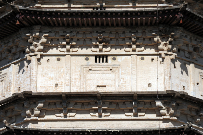 每层塔檐上再设平座铺作,根据