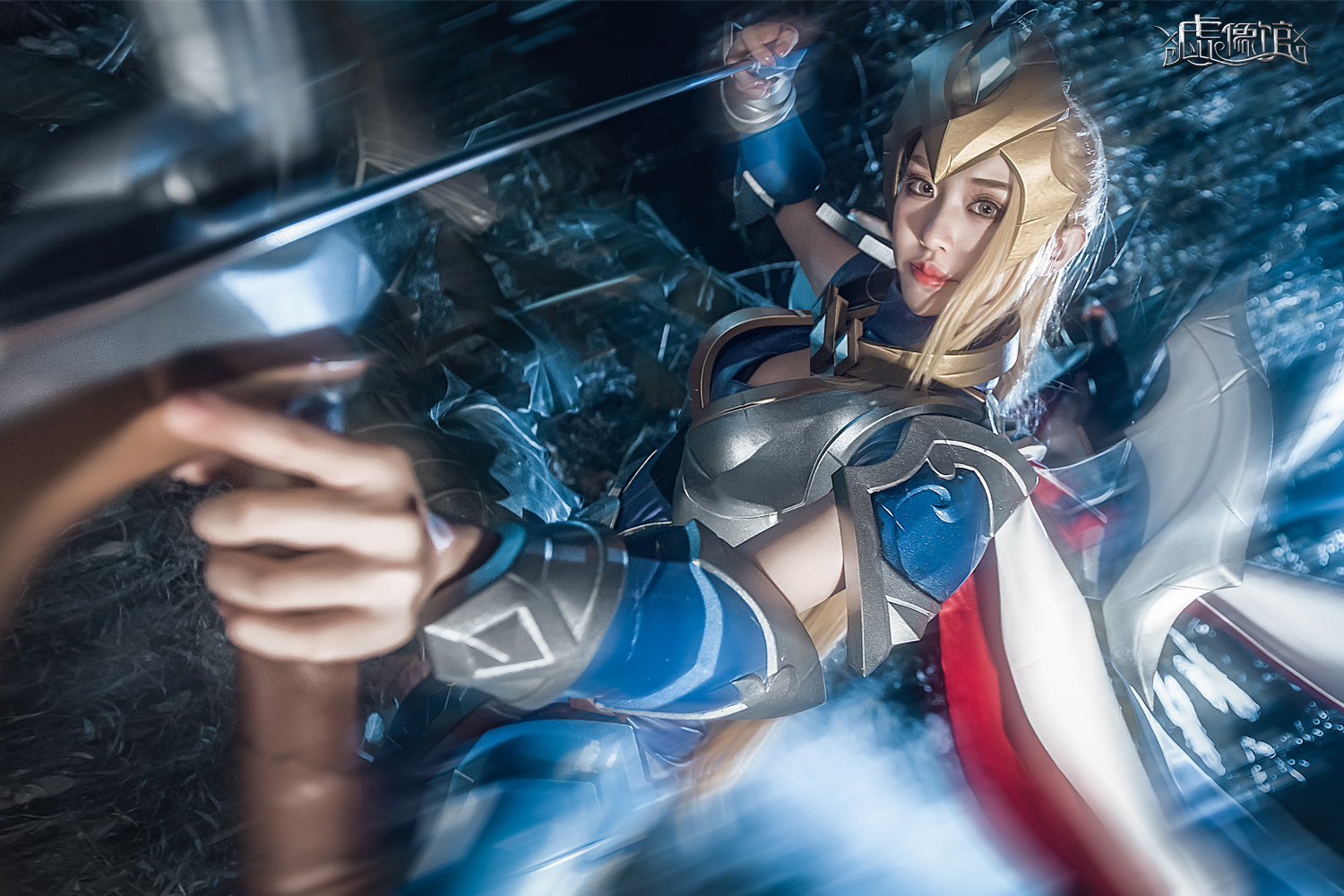 ω?)ノ- ( ゜- ゜)つロ