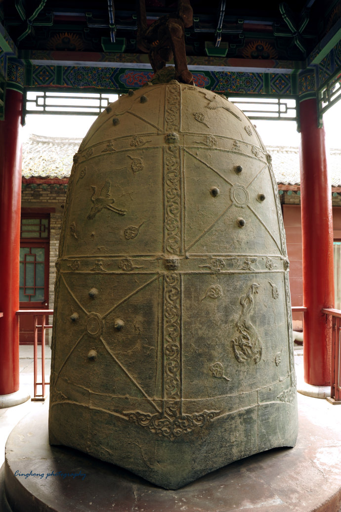 图为西安碑林的景云钟,铸造于唐睿宗景云二年(公元711年).