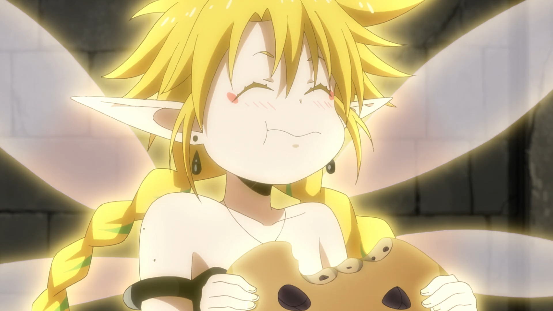 不过小精灵的吃相还是蛮可爱的,真是一对吃货好姬友.