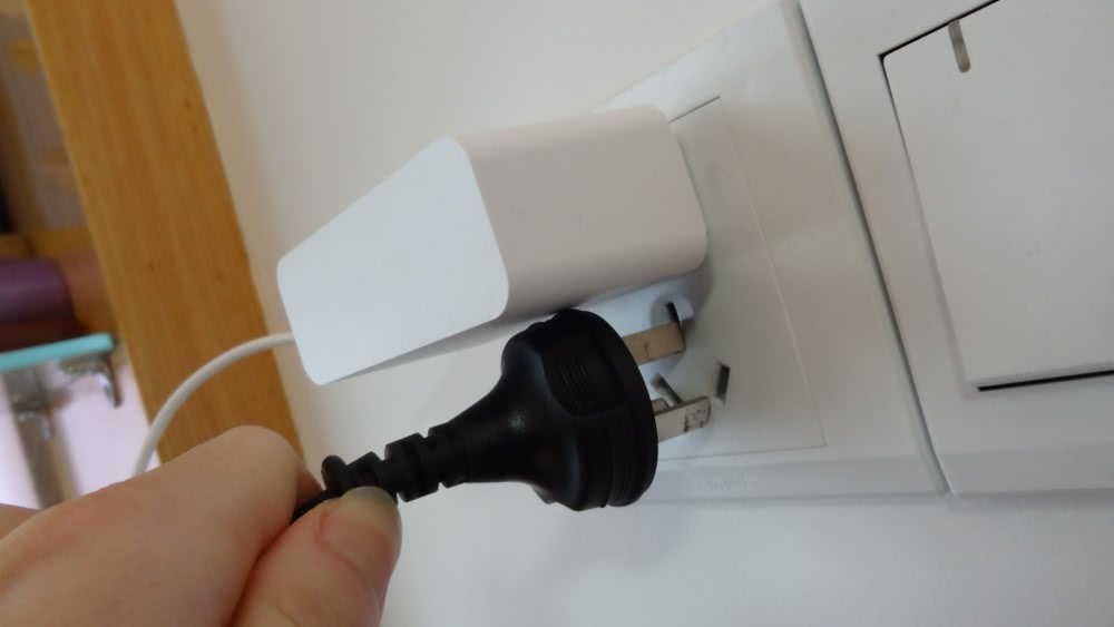 从省电的角度,建议你拔掉不经常使用电器的电源