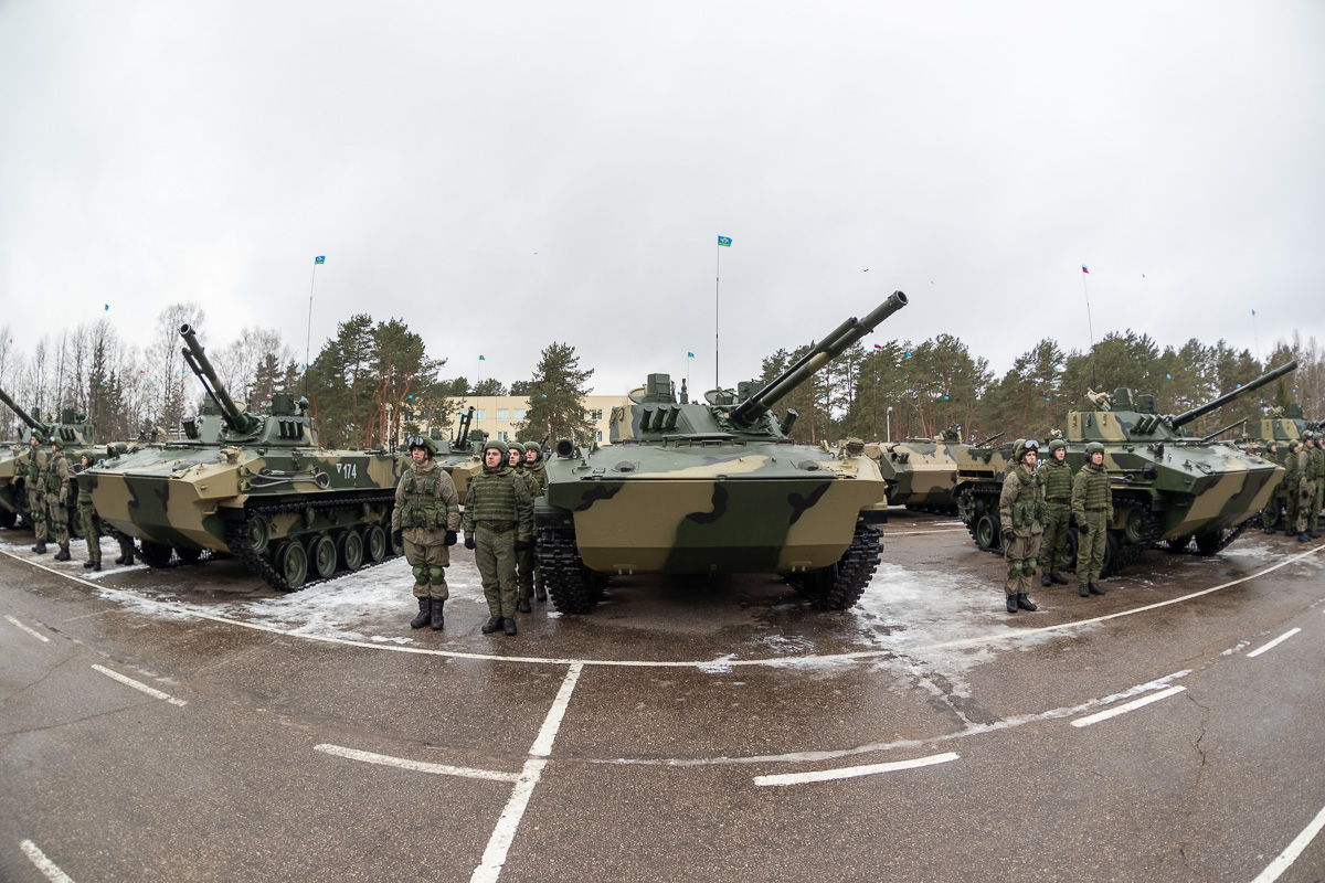 俄军空降部队装备最新bmd4m装甲车