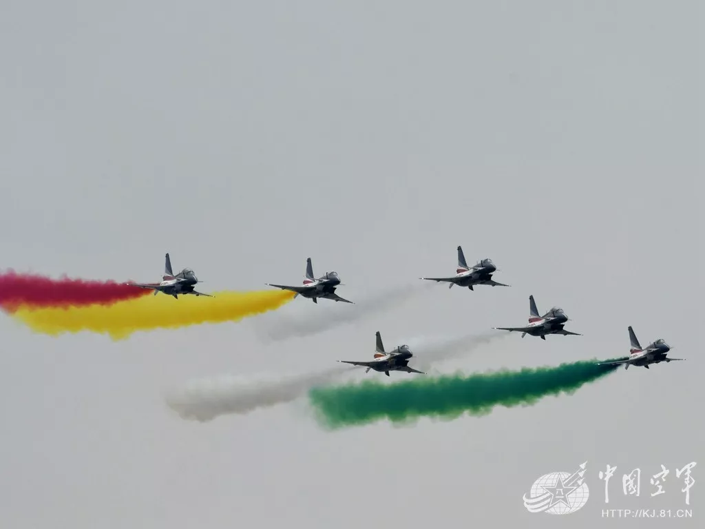 高清大图来啦!空军八一飞行表演队炫舞巴基斯坦国庆日