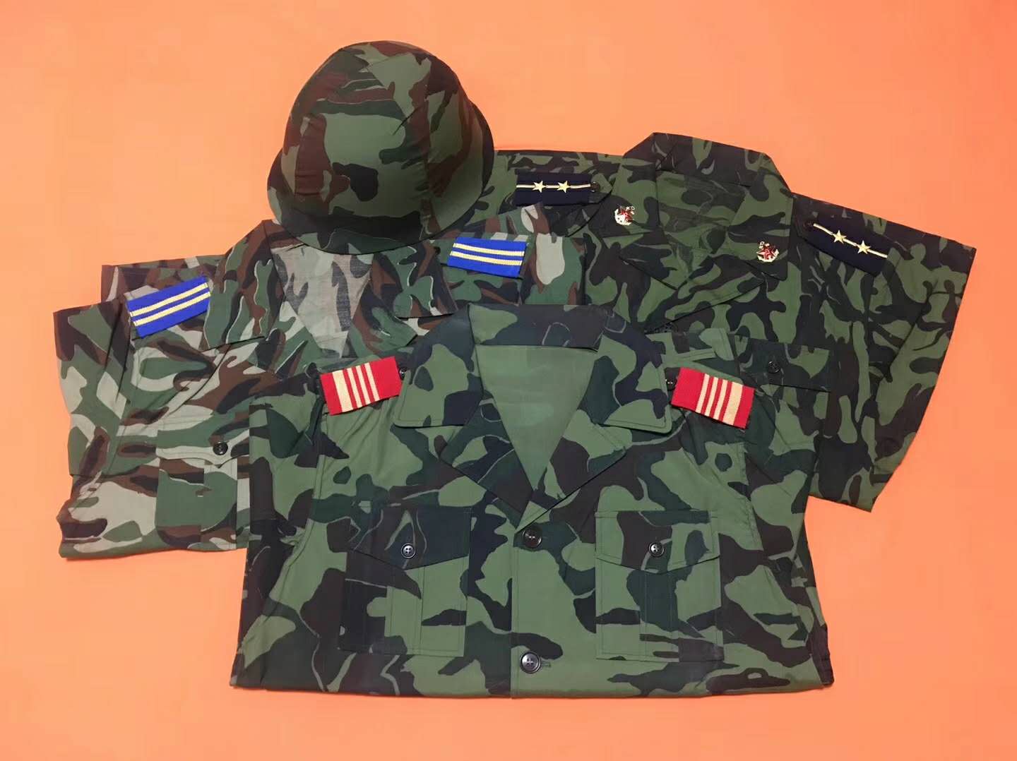 上世纪80年代到90年代初能发放到迷彩服的单位基本上都可以算是军中