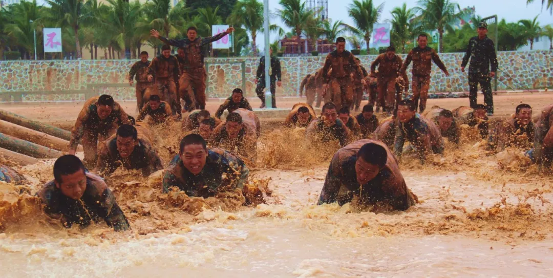 一组海军陆战队超燃图片送给在逆境中成长的中国军人