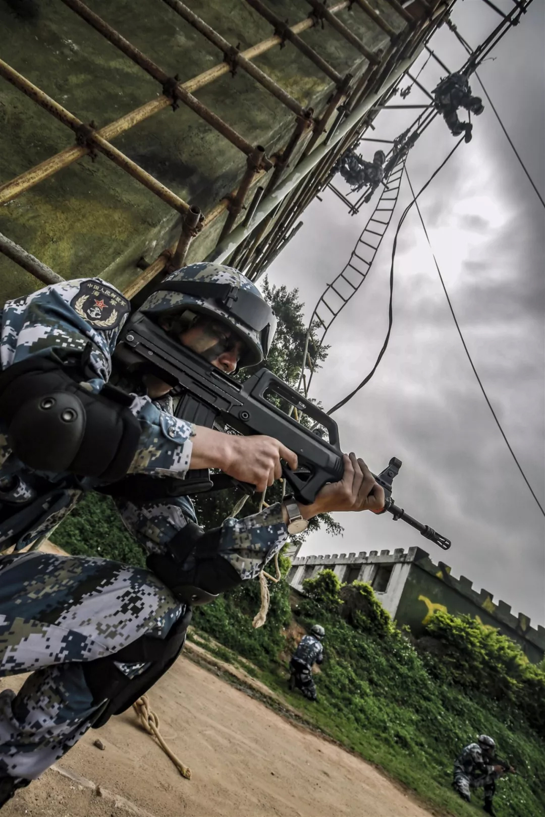 一组海军陆战队超燃图片送给在逆境中成长的中国军人