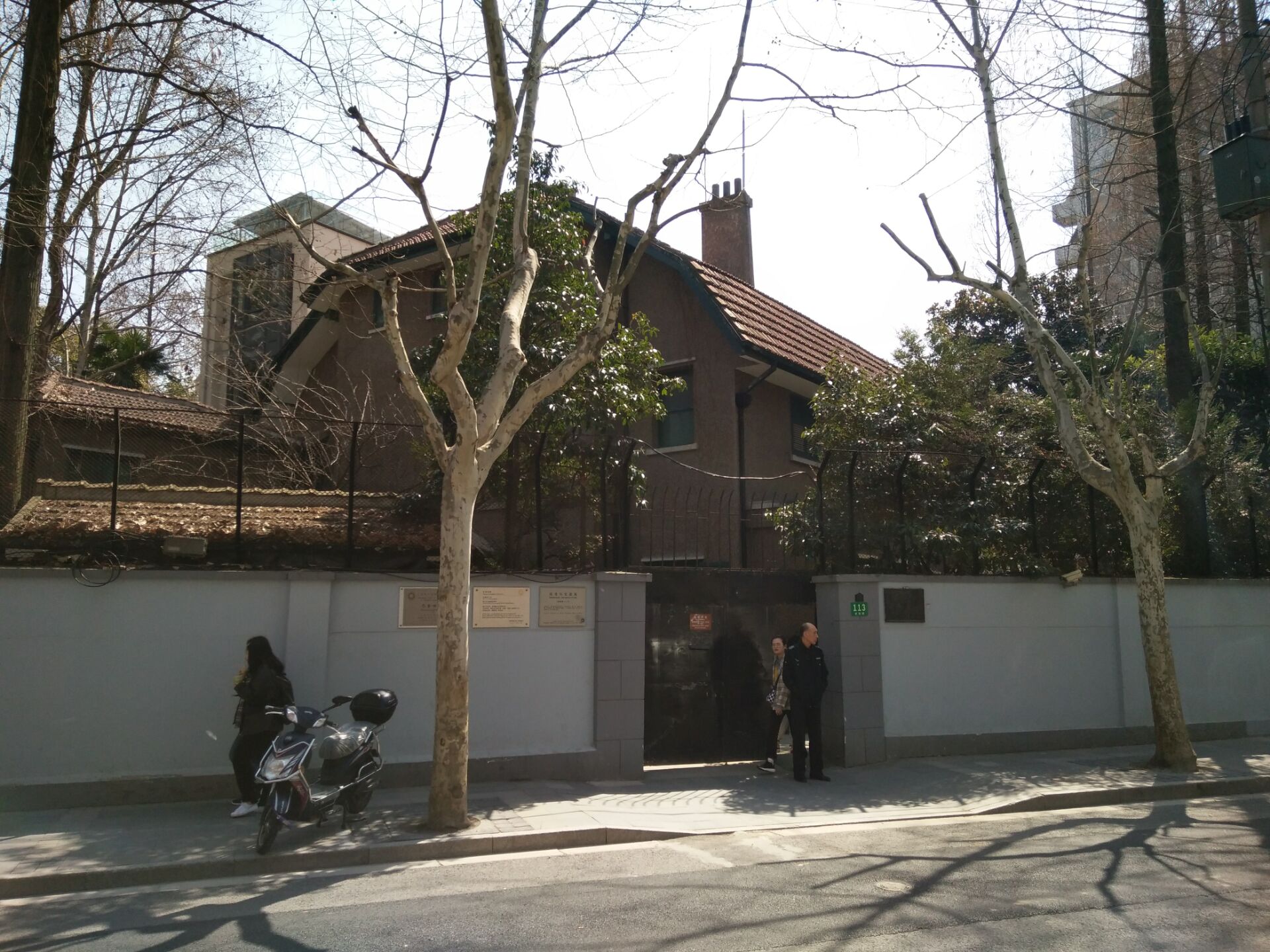 郑洞国旧居,黄兴故居武康大楼,又称诺曼底公寓,东美特公寓,可以说是是