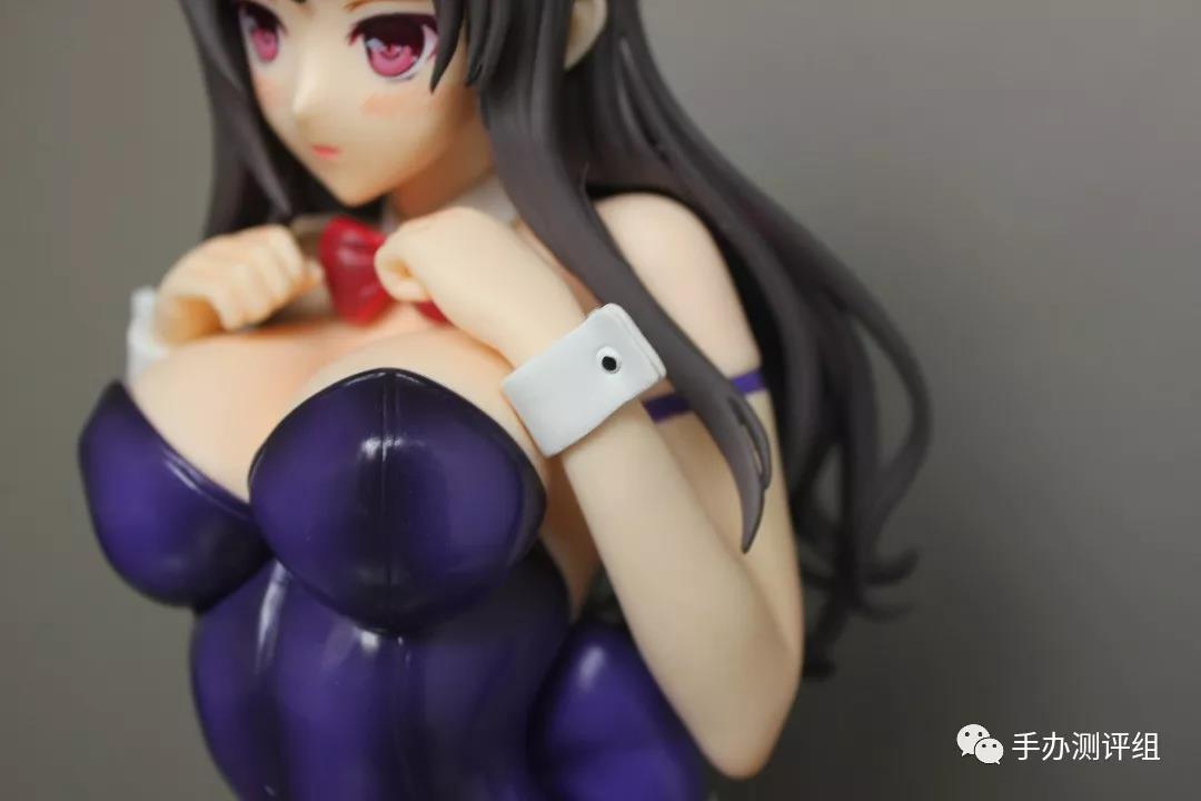 背面的头发相对于许多祖国版,确实给了我惊艳的感觉,而且头顶的分模线