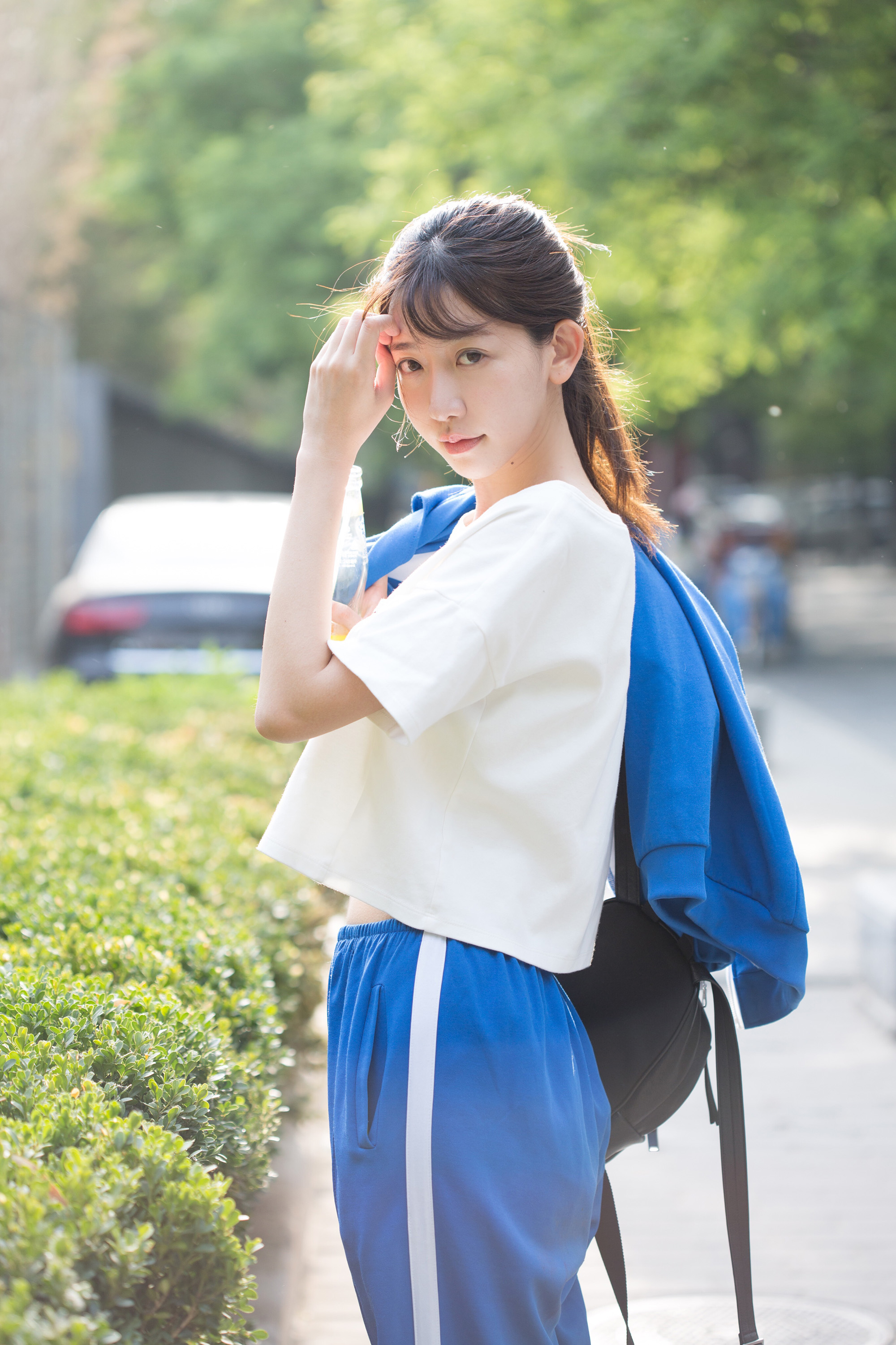 怎麼提醒女同學把校服穿好?