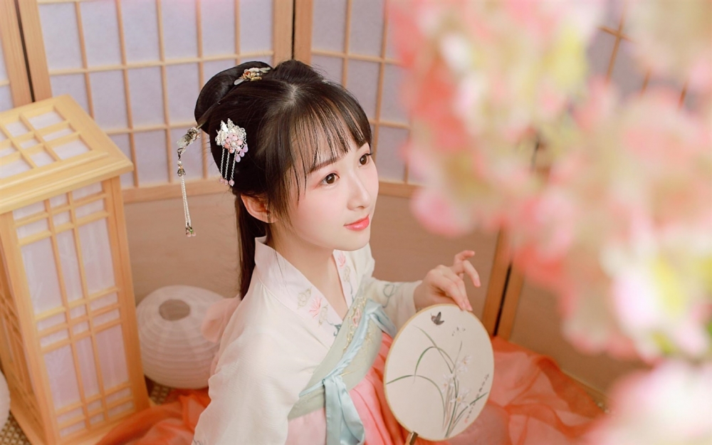 美女穿汉服的妹子