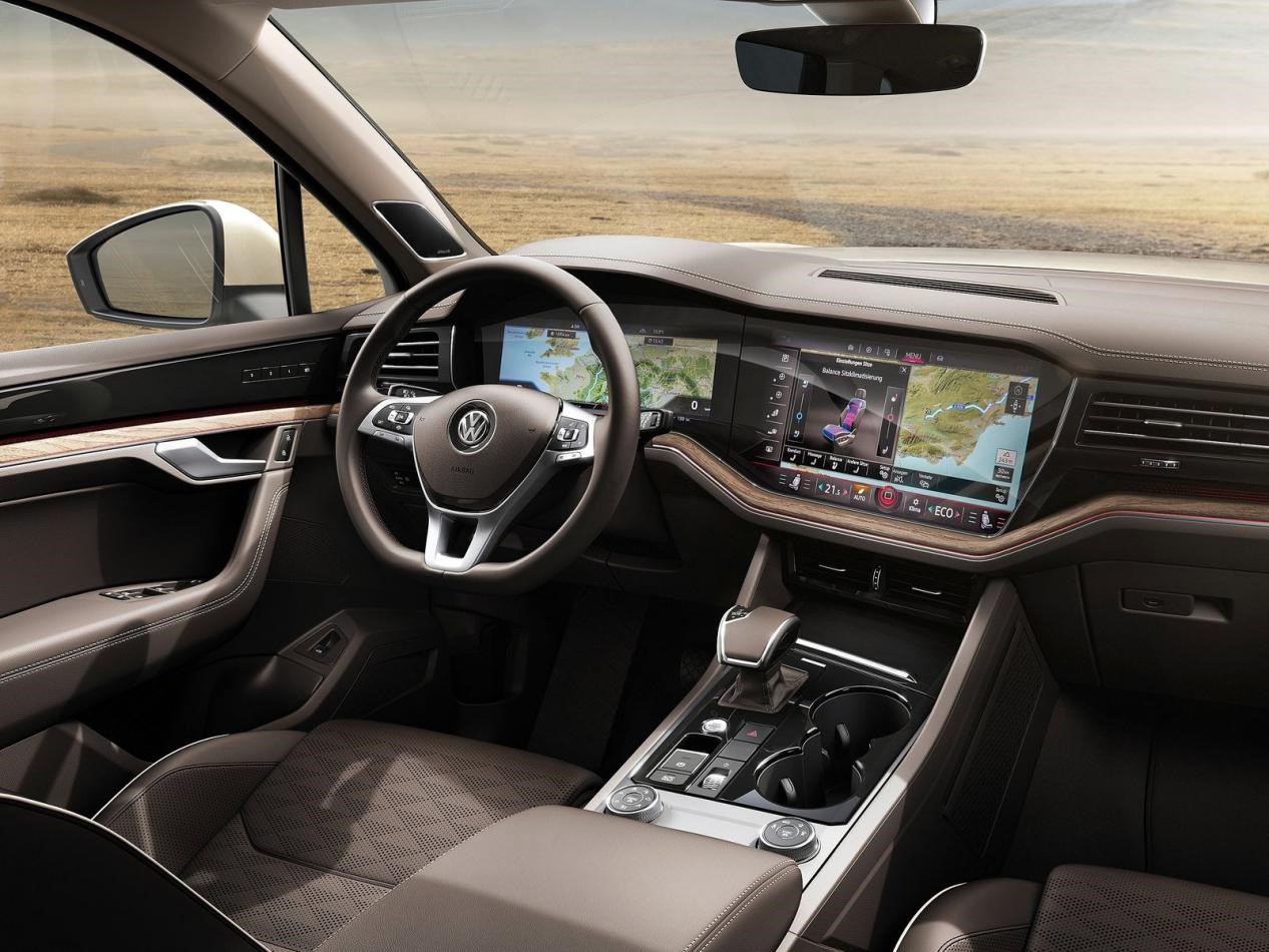 不仅如此,第三代途锐在内饰上实现了全面突破.