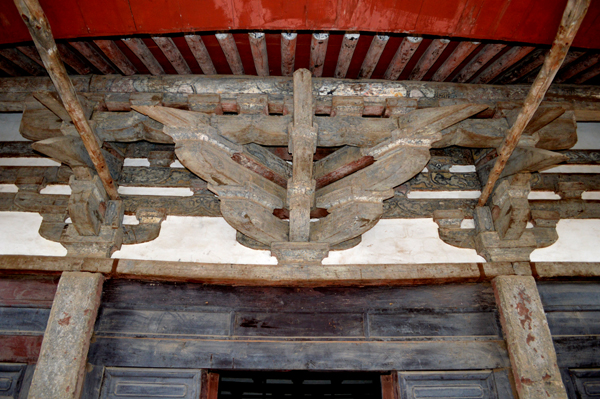 檐下补间正中双抄五铺作出斜拱,宋代特征明显来源:http://blog.sina.