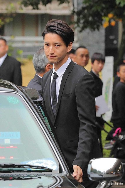 前kat Tun成员田口淳之介和其女友小岭丽奈 因违反大麻取缔法被警方逮捕