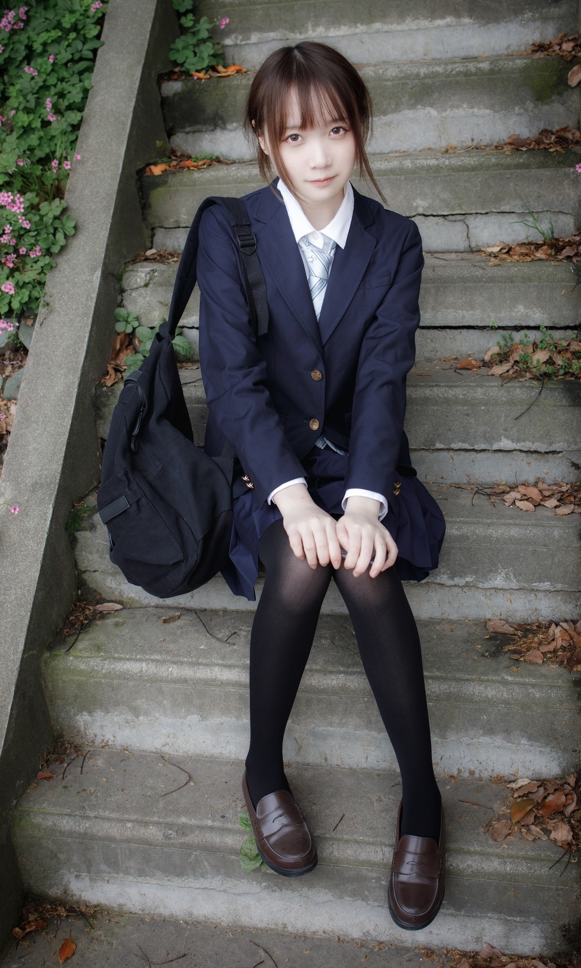 美女今日最佳学院风黑丝短裙