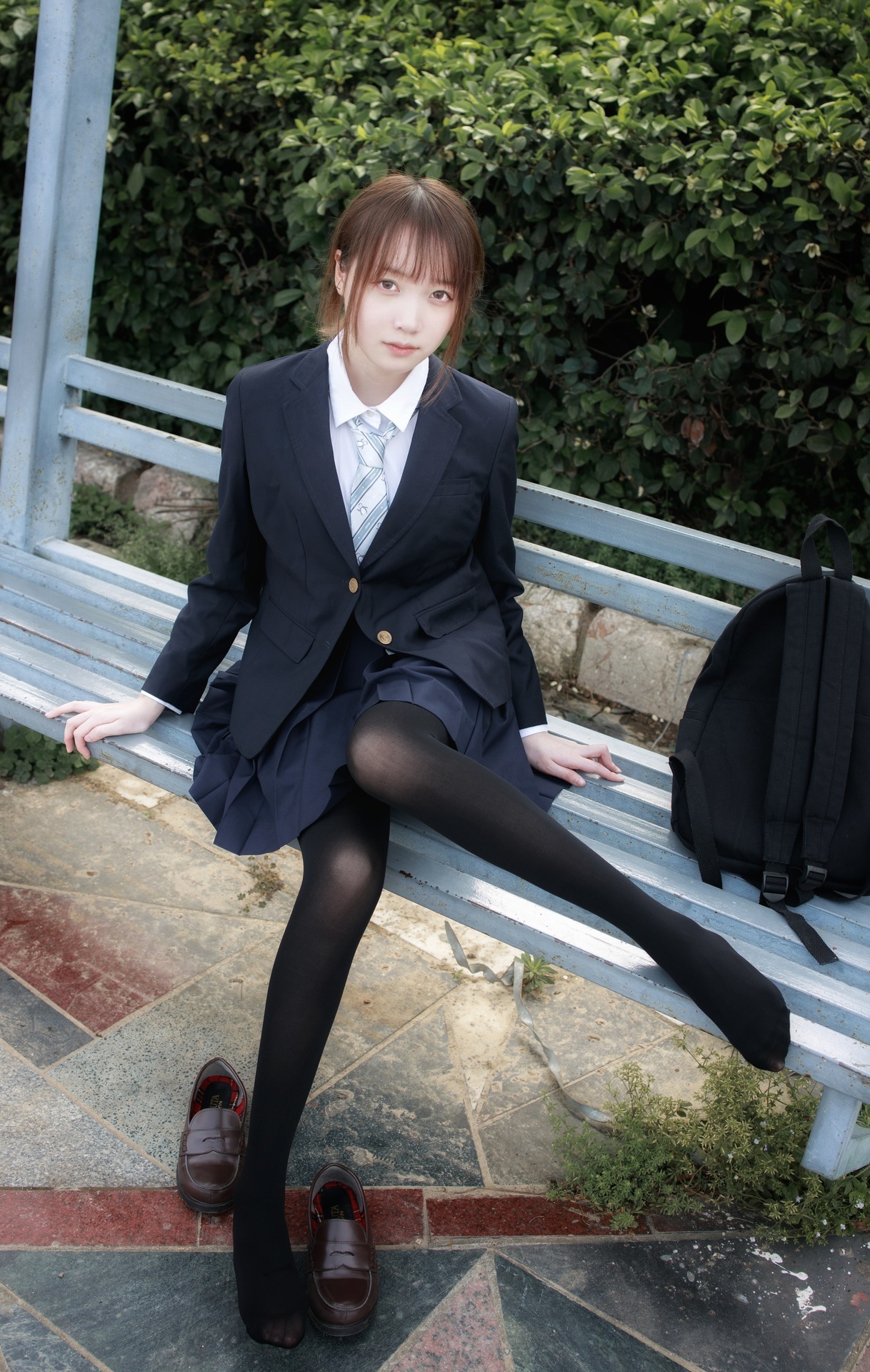 美女今日最佳学院风黑丝短裙