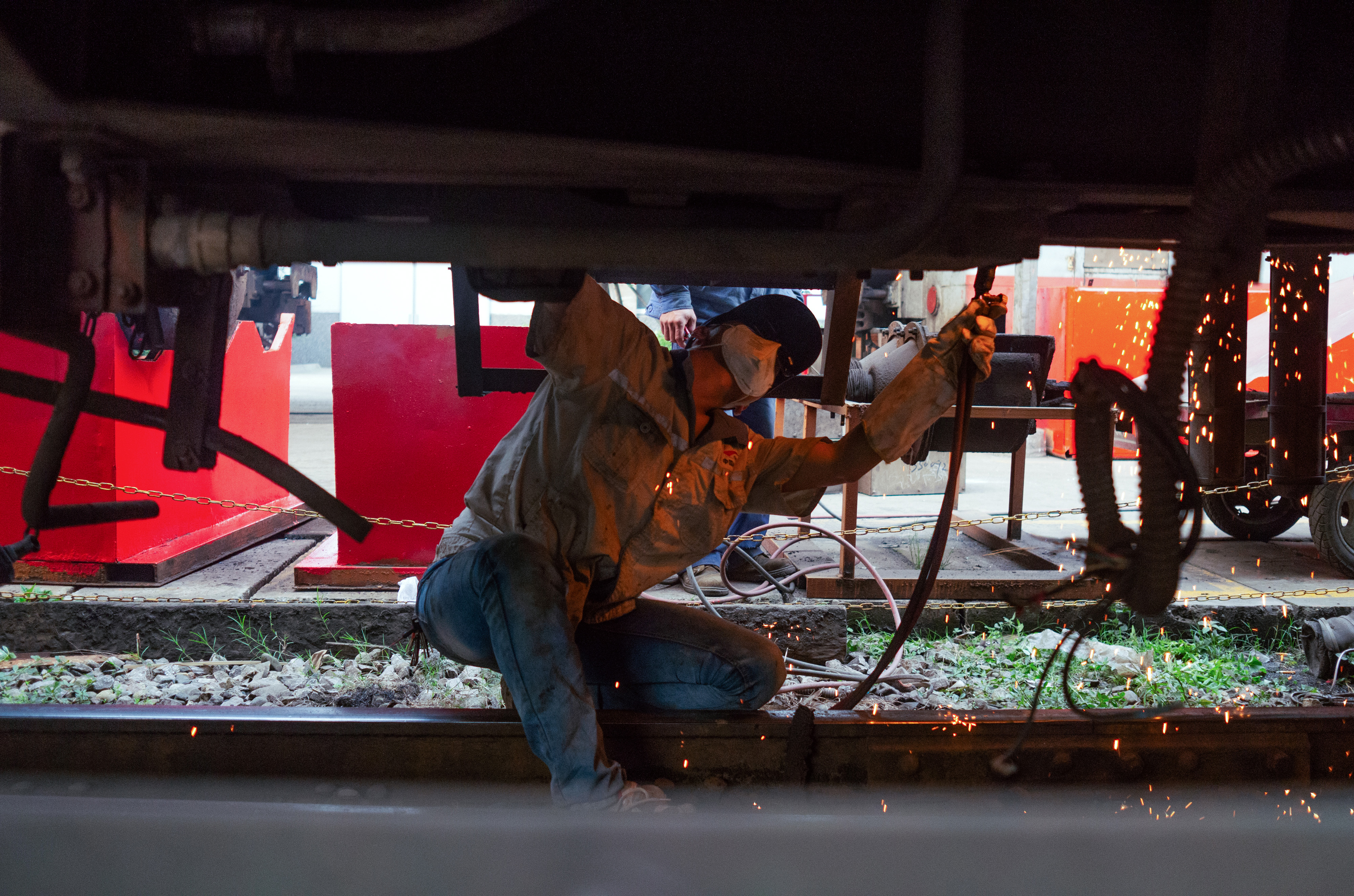 修理绿皮火车的老师傅说照片是不能存手机的zt