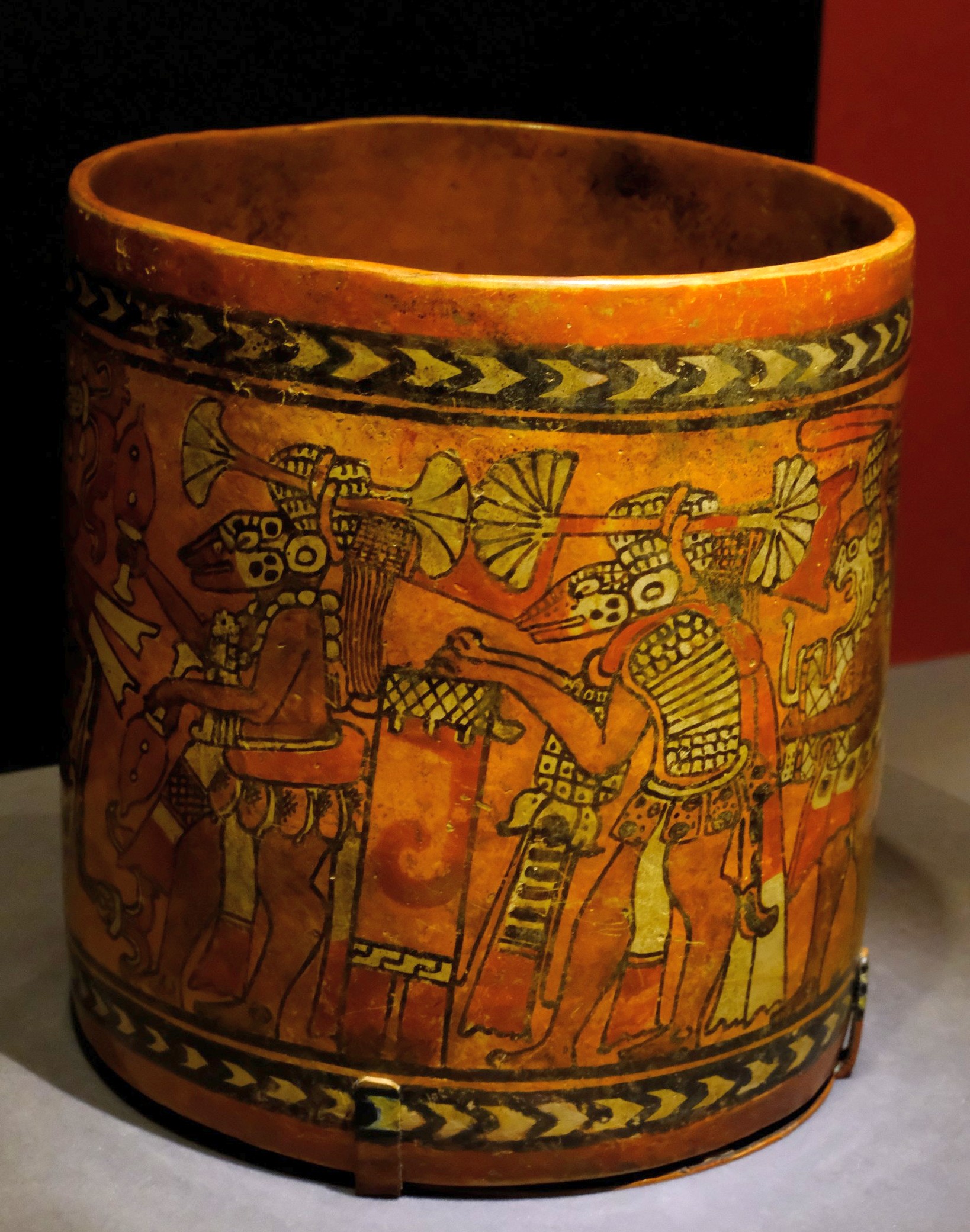 在当时,玛雅人还未发展出金属冶炼技术,所以其还停留在石器和陶器时代