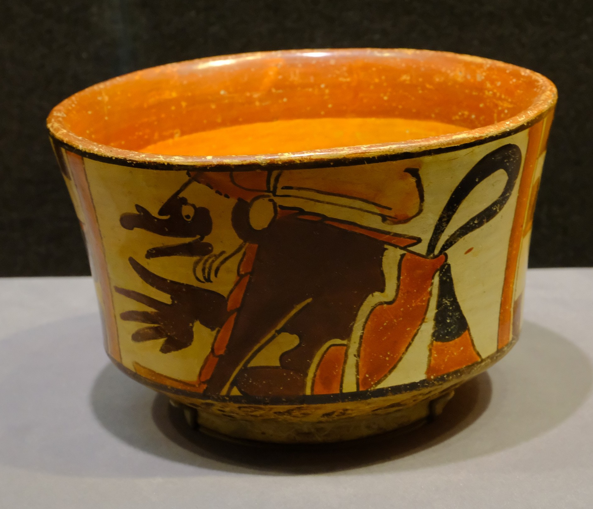 在当时,玛雅人还未发展出金属冶炼技术,所以其还停留在石器和陶器时代