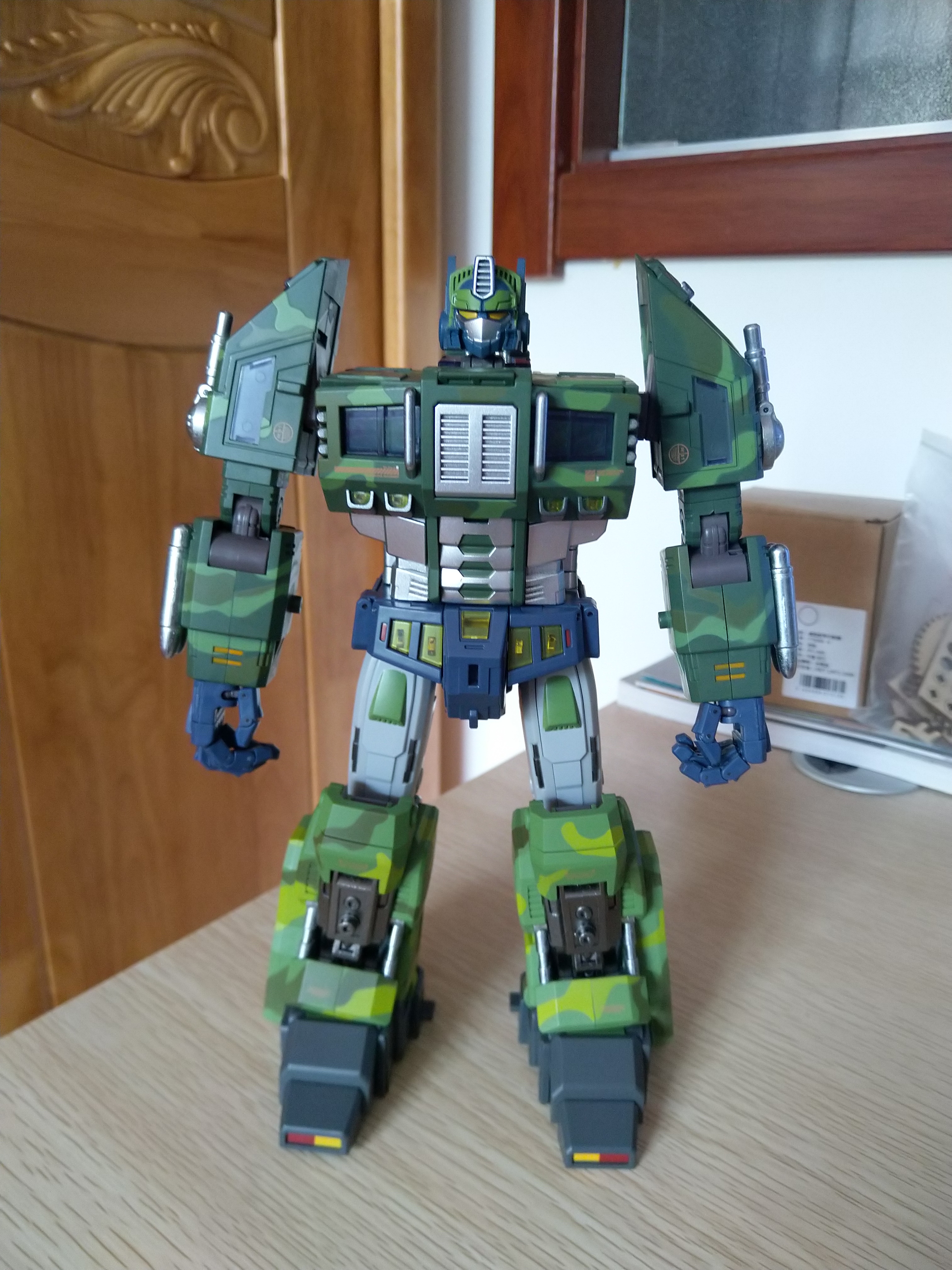 变形金刚玩具之tfc滚雷擎天柱(迷彩色)