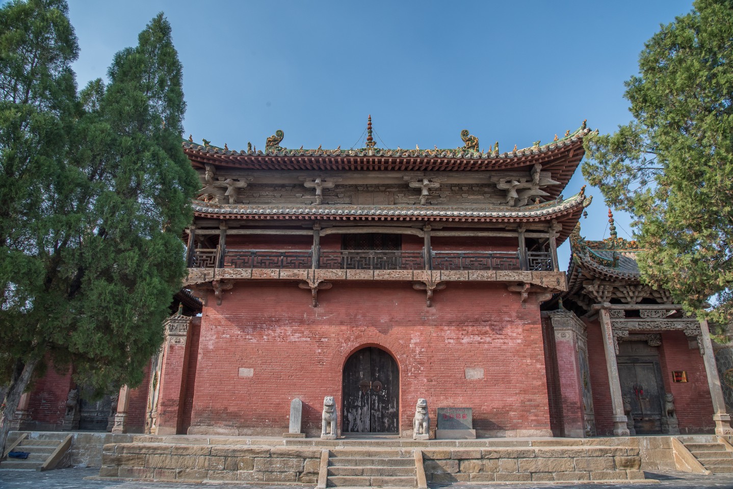 山西晋东南,崔府君庙,全国少见的高台建筑群,以金代山门最古