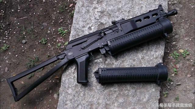 铁汉浪漫no136pp19俄罗斯超大装弹量的冲锋枪pp19野牛冲锋枪