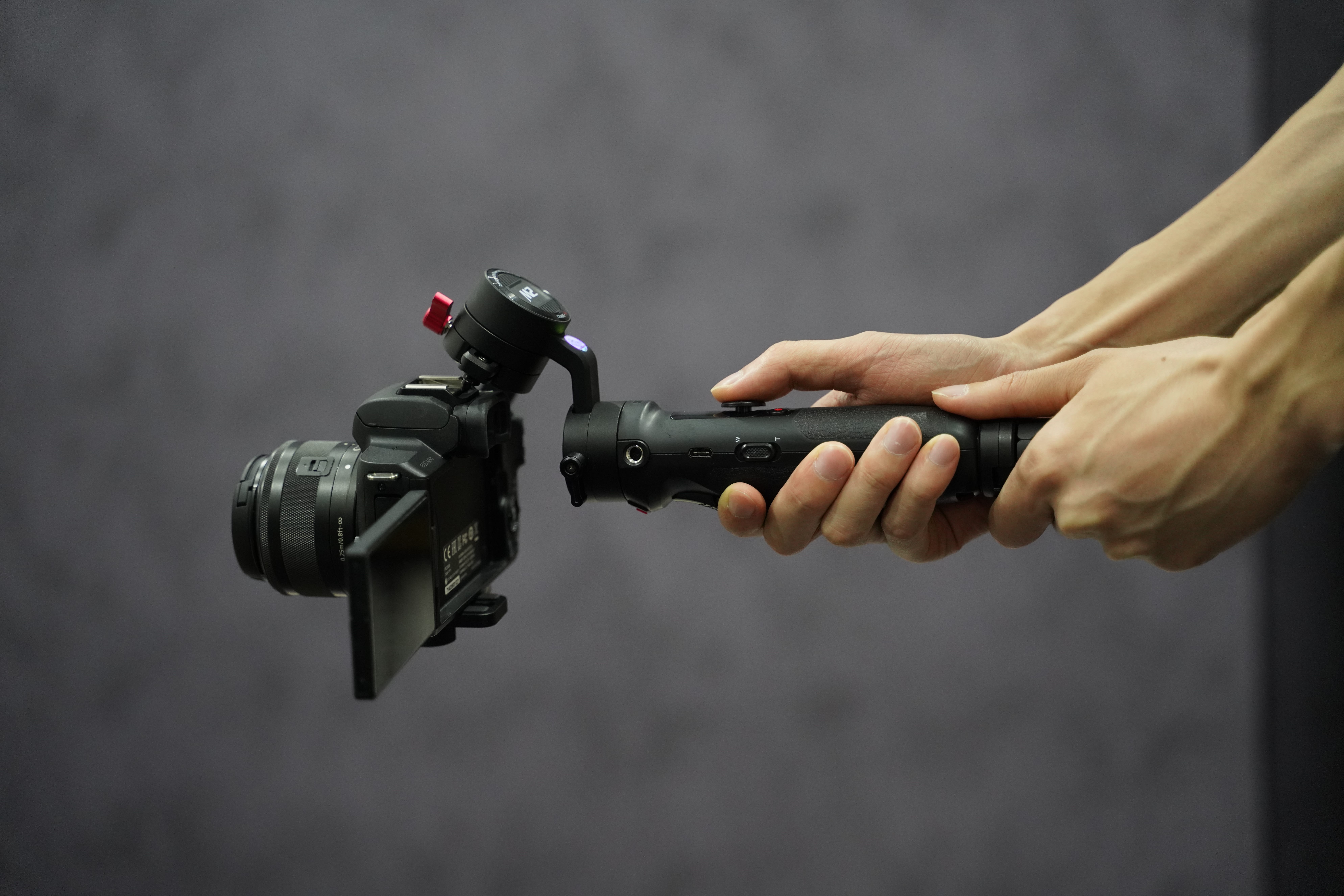 轻便小巧云鹤m2手持稳定器体验