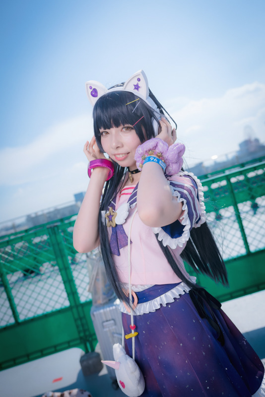 人母大好真真子深沟亮相 大长腿赫斯提亚美背登场