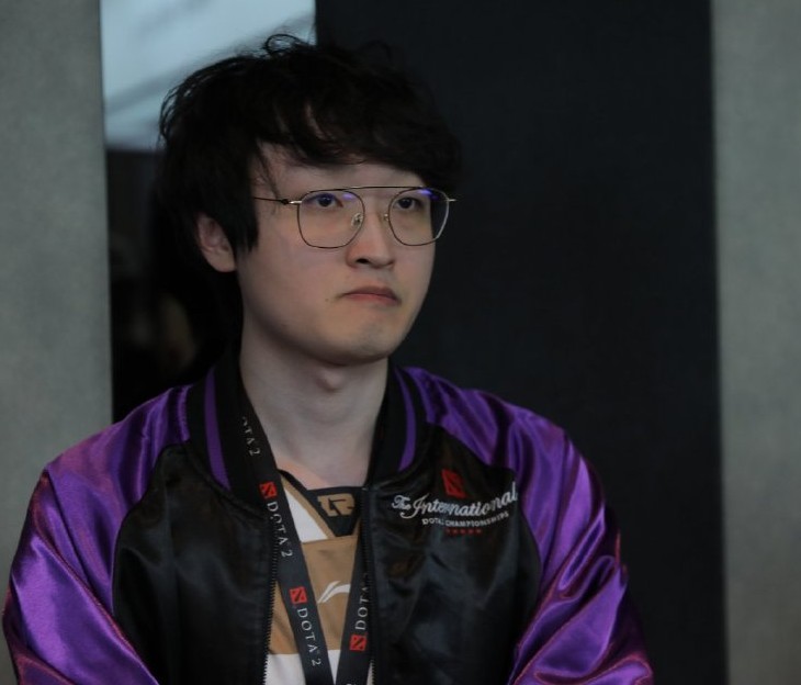 rng曾高价截胡monetti2时王思聪进军电竞界,挖走了zsmj以外的lgd全体