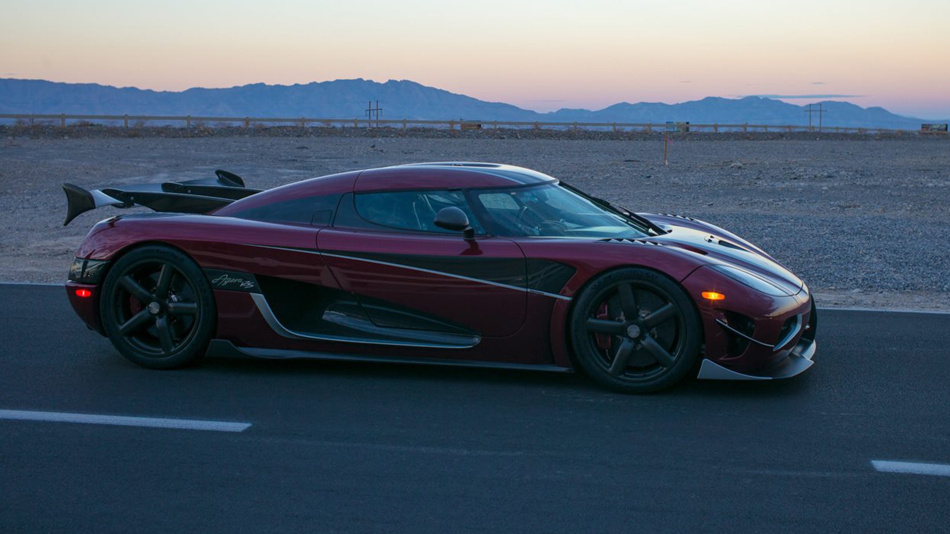 极速高达49048公里小时布加迪超越柯尼塞格重回世界之巅