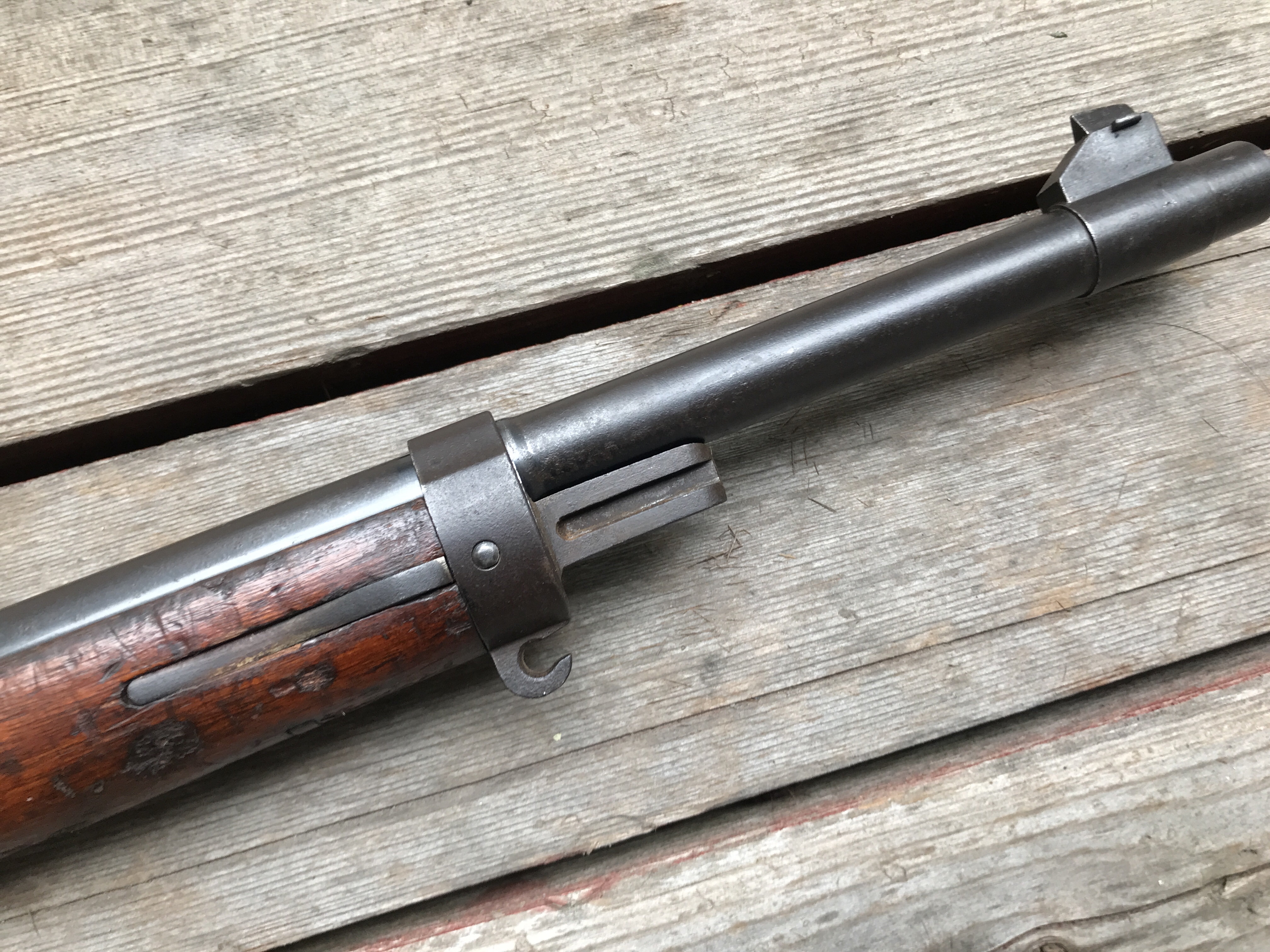 使用标准毛瑟98刺刀时,会有固定不稳的隐患,所以辽十三步枪的专用刺刀