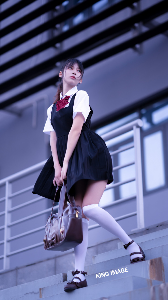 软妹推荐清新优雅穿上白色丝袜的国产美少女虫皿虫皿