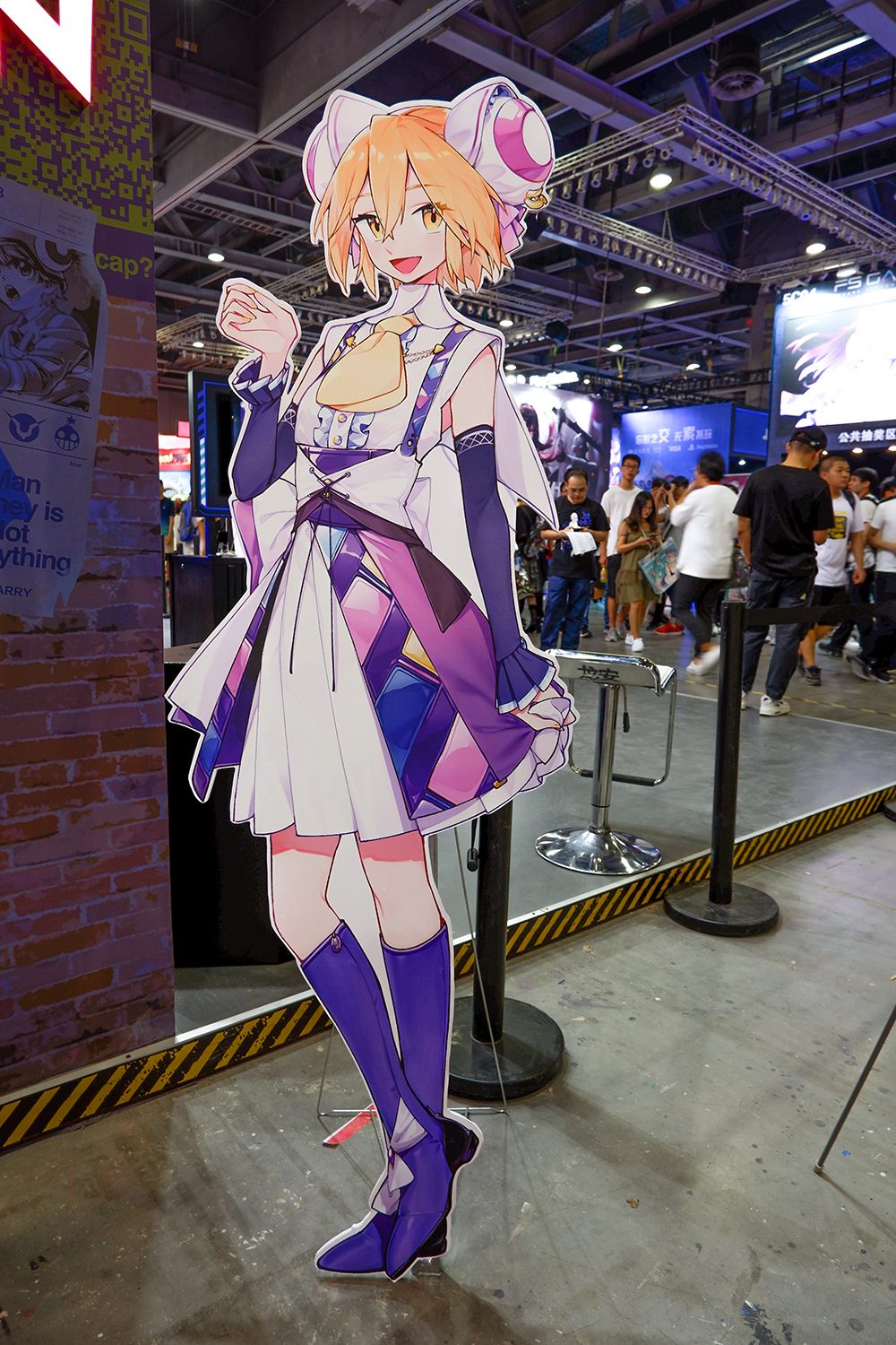 罐子的cicf漫展之行对着紫颜和樱桃拍了200的照片几乎都糊掉了